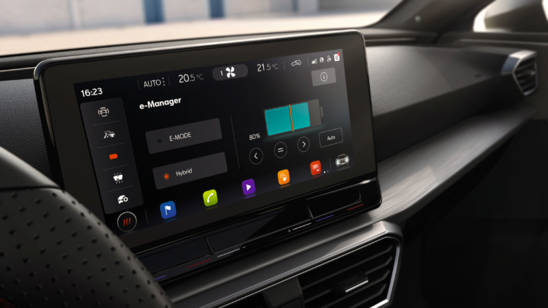 Seat Leon e-Hybrid %100 elektrikli modda maksimum 64 km'lik bir menzile sahip_arabazzi.com