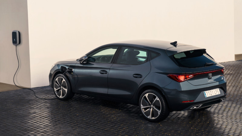 Şarj edilebilir hibrit motorlu Seat Leon e-Hybrid_arabazzi.com