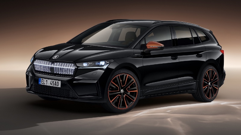 Skoda Enyaq Founders Edition ve LED aydınlatmalı ön ızgarası_arabazzi.com