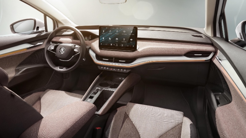 Skoda Enyaq elektrikli SUV kokpit_arabazzi.com