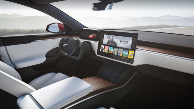 Tesla Model S 2022 ve yatay ekranı