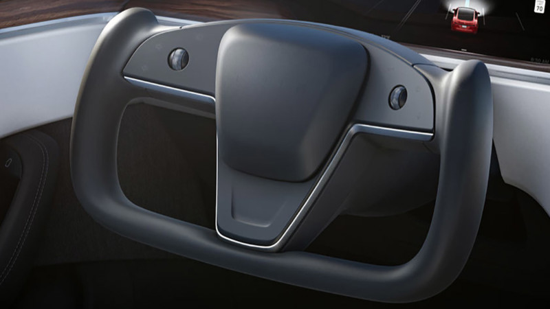 Tesla Model S ve uçak kokpitini hatırlatan yeni direksiyonu