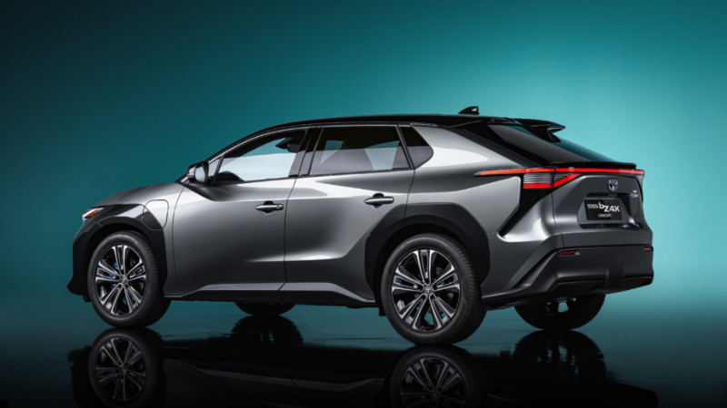 Toyota'nın ilk elektrikli SUV'u bZ4X