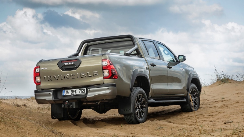 Toyota Hilux 2021 4x2 ya da 4x4 seçeneklerine sahip_arabazzi.com
