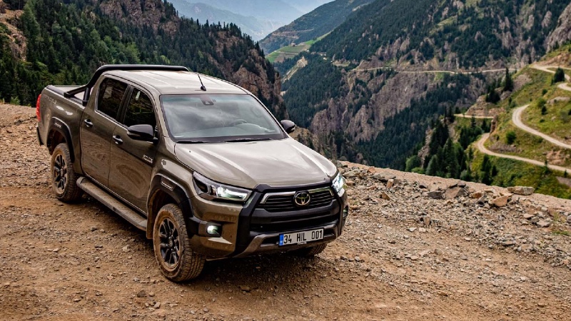 Toyota Hilux 2021 Toyota yaklaşma, uzaklaşma ve aşma açılarıyla zirve adayı