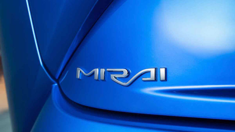 Hidrojen yakıt hücreli Toyota Mirai neredeyse Lexus kalitesinde_arabazzi.com