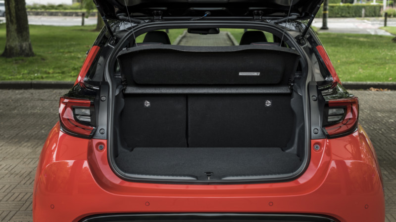 Yeni Yaris 286 litrelik ortalama bir bagaj hacmine sahip_arabazzi.com