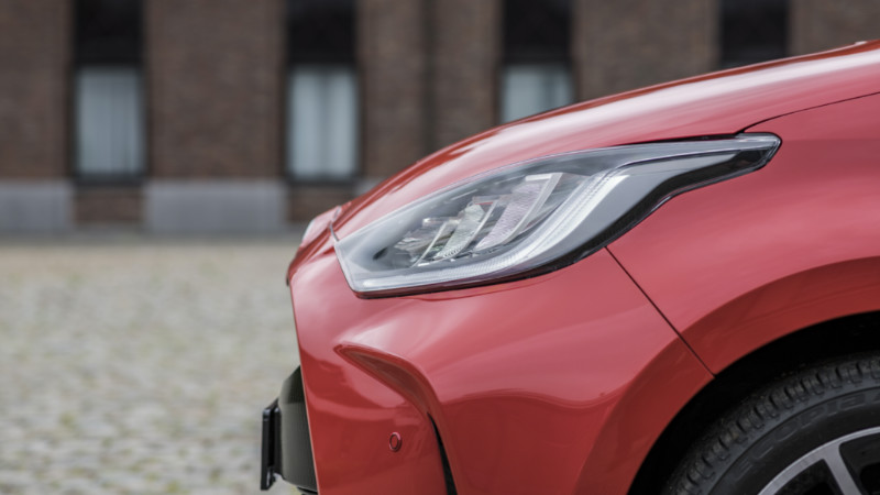 Yeni Toyota Yaris uzun zaman sonra yeniden cazip bir tasarıma kavuştu_arabazzi.com