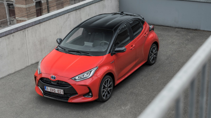 Yeni Toyota Yaris hibrit motor seçeneğine sahip_arabazzi.com