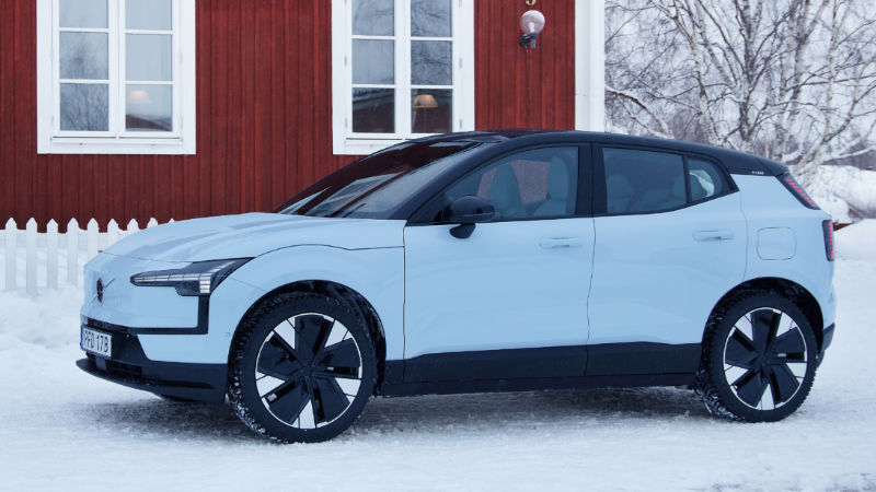 Volvo EX30 nasıl bir elektrikli SUV?.. Cevaplar arabazzi.com'da