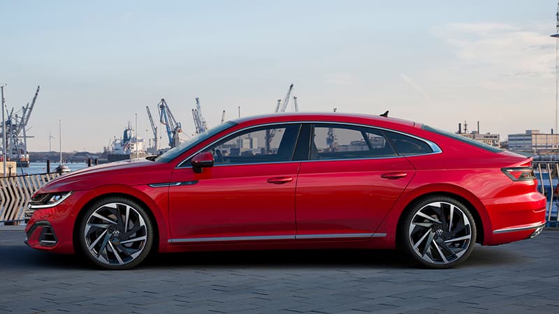 VW Arteon bu profil çizgisiyle bile arkada çok ferah
