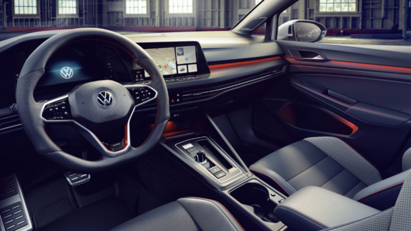 VW Golf GTI Clubsport'un kabini normal GTI'dan çok farklı değil_arabazzi.com