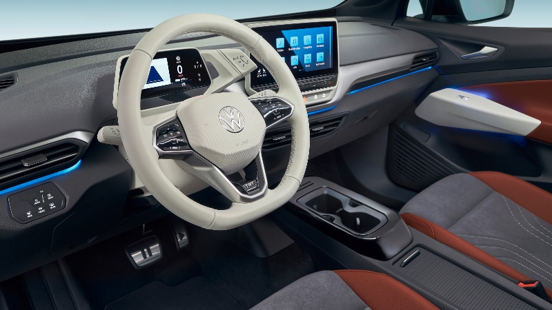 VW ID.4 2020 üst donanımdaki beyaz direksiyon simidiyle çok konuşturacak gibi_arabazzi.com
