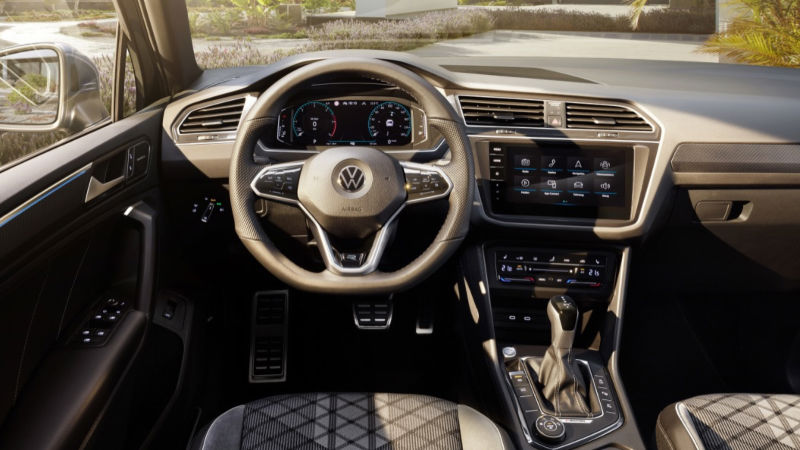 Yeni VW Tiguan kabinde dokunmatik özelliklere ağırlık vermiş