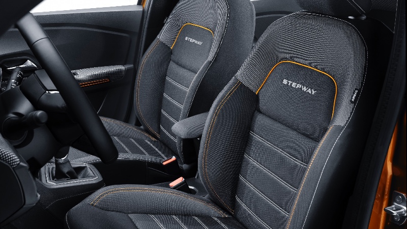 2021 Dacia Sandero Stepway ve turuncu dekorları_arabazzi.com