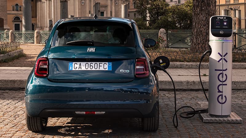 Yeni Fiat 500 La Prima ile Easy Wallbox hediye! Ama bize değil...